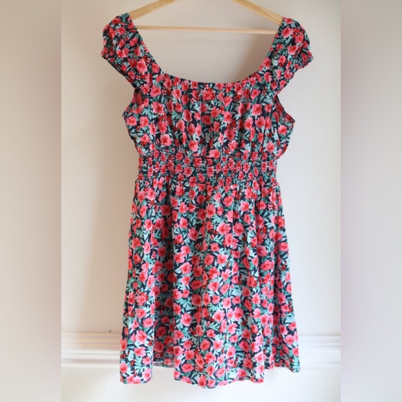 Old Navy Floral Smocked Waist Dress – cottage core - red - Size Medium - Picture 7 of 8